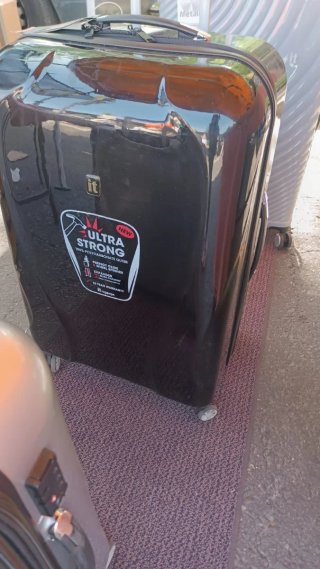 Maleta IT Luggage Negra Dura