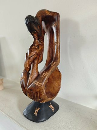 Estatua Madera Pareja Besándose