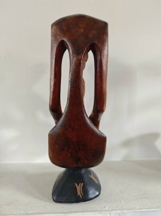 Estatua Madera Pareja Besándose