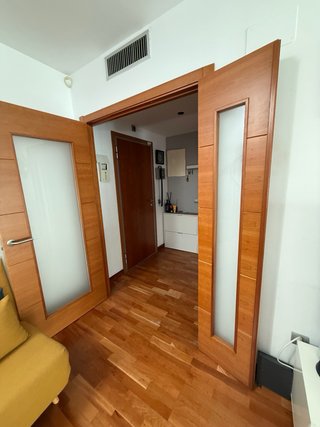 Puerta madera con cristal esmerilado