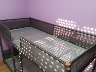 Litera metálica negra
