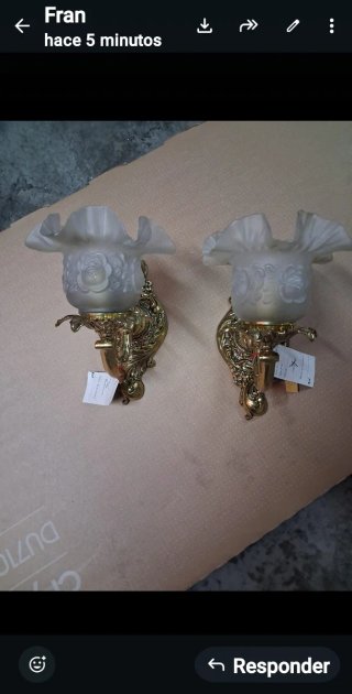 Apliques de bronce fundido  y tulipas nuevos (a es