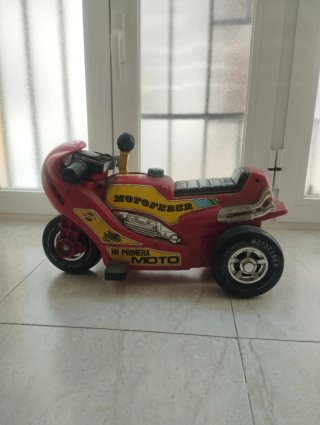 Moto Feber Campeonísima Roja