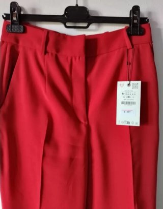 Traje rojo Zara