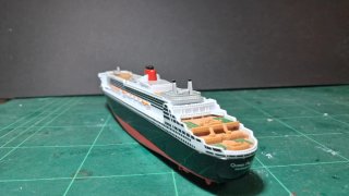 Maqueta Barco Queen Mary 2 1/1400 Siku.