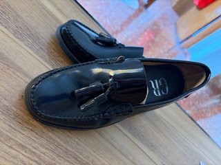 Zapatos castellanos negros de piel