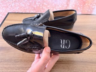 Zapatos castellanos negros de piel