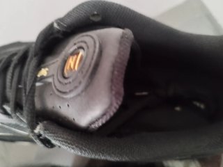 Nike Shox R4 x Supreme Negro Dorado