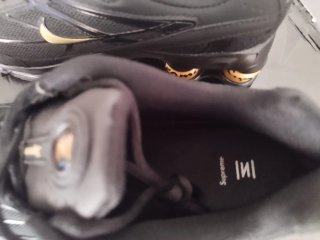 Nike Shox R4 x Supreme Negro Dorado