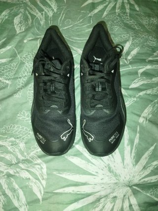 Zapatillas Puma Negras con detalles en platado