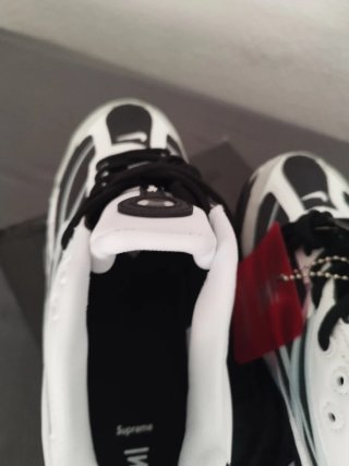 Zapatillas Nike Shox R4 Supreme Blancas