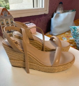 Sandalias cuña beige