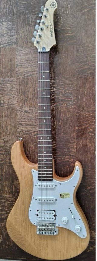 Guitarra Eléctrica Yamaha Pacifica PAC112J