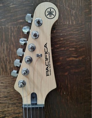 Guitarra Eléctrica Yamaha Pacifica PAC112J
