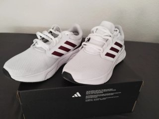 Zapatillas Adidas Blancas y Rojas