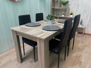 Mesa de comedor y 4 sillas