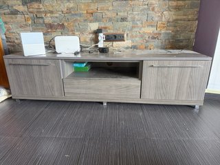 Mueble bajo TV madera