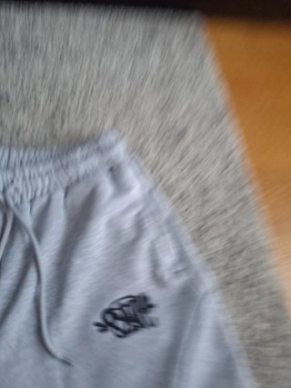 Pantalón corto Syna World gris