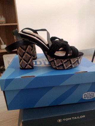 Sandalias Mustang Talla 38 Tacón Negro