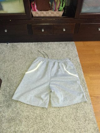 Pantalón corto Syna World gris