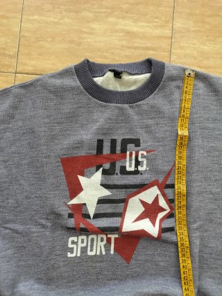 Sudadera gris con estampado