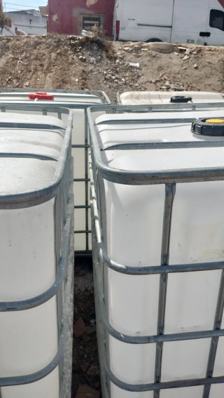 Cuba de agua 1000L con jaula metálica