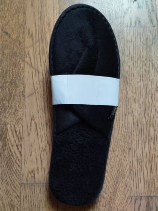 Zapatillas negras terciopelo Armani vuelo Etihad