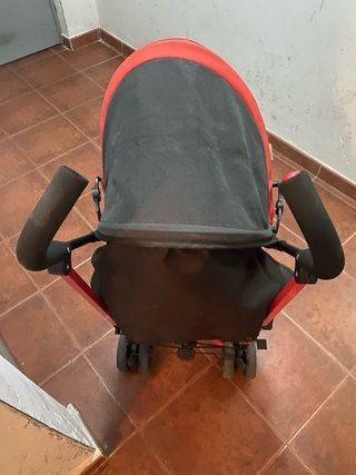 Carro de paseo rojo