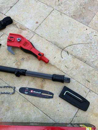 Tagliasiepi a batteria Einhell a stelo