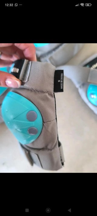 Casco y protecciones patinaje azul