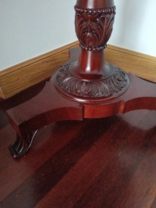 Mesa auxiliar redonda de madera