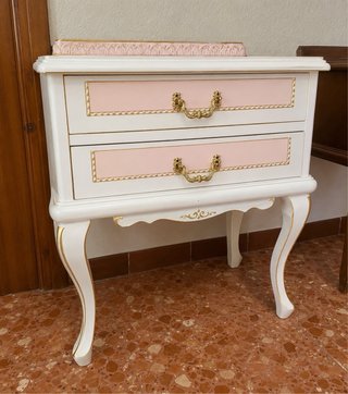 Mesitas de noche de madera con detalles