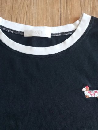 T-shirt H&J nera con bassotto ricamato