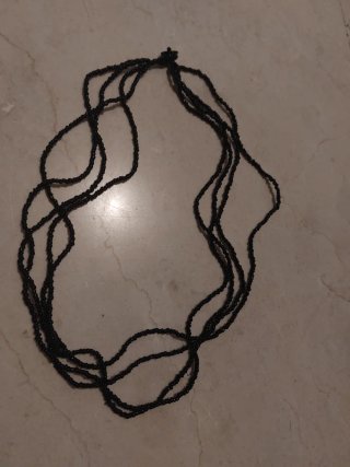 Collar de cuentas negro