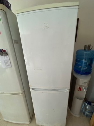 Nevera Indesit blanca
