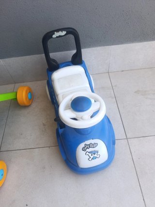 Correpasillos Fisher Price y Coche Azul