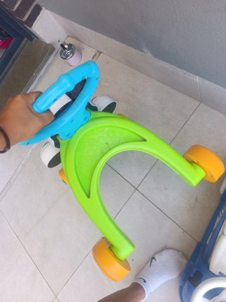 Correpasillos Fisher Price y Coche Azul