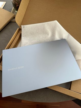 Portátil Asus Vivobook Plata con Cargador y Caja