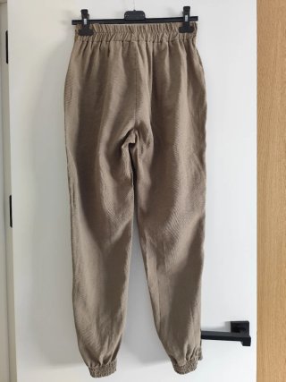 Pantalón jogger negro y verde caqui