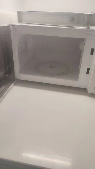 Horno Microondas Blanco con soportes de pared
