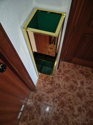 Mueble Esquinero Dorado con fondo espejo