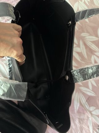 Bolso grande negro y bolso pequeño incluido