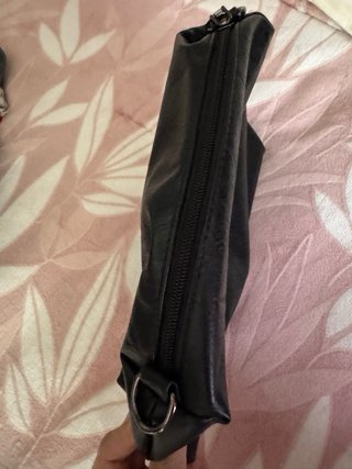 Bolso grande negro y bolso pequeño incluido