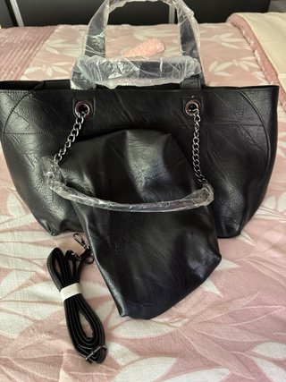 Bolso grande negro y bolso pequeño incluido