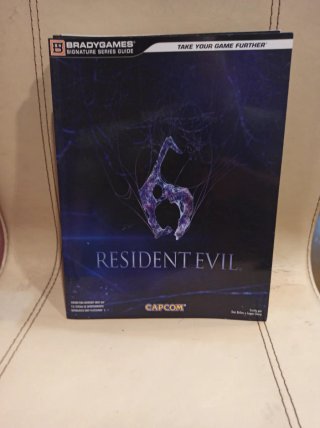 Manuales de videojuegos Resident Evil y Halo
