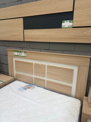 Cabecero de madera y polipiel negro