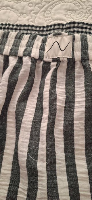 Pantalón ancho de rayas, lino.