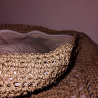 Bolso de yute tejido a mano