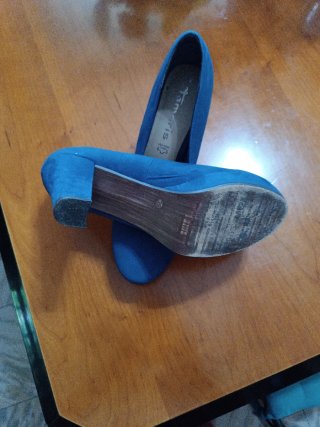 Zapatos de tacón azul Tamaris