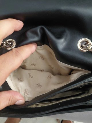 Bolso Guess Negro Cadena